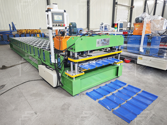 ความเร็ว 8-15m / min เครื่องปั้นแผ่นหลังคา 3Kw ไฮดรอลิกพลังงานและการควบคุม PLC