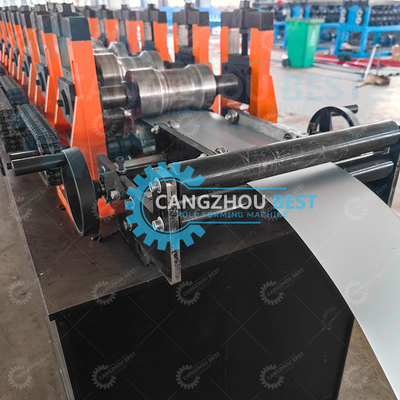 หนาเหล็ก 0.8 มิลลิเมตร ความแตกต่างการสลักชัตเตอร์ โปรไฟล์ประตูม้วน Roll Forming Machine