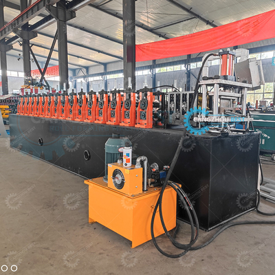 หนาเหล็ก 0.8 มิลลิเมตร ความแตกต่างการสลักชัตเตอร์ โปรไฟล์ประตูม้วน Roll Forming Machine