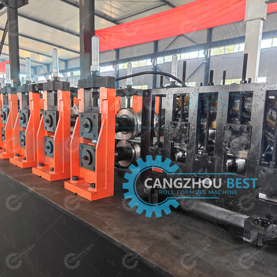 หนาเหล็ก 0.8 มิลลิเมตร ความแตกต่างการสลักชัตเตอร์ โปรไฟล์ประตูม้วน Roll Forming Machine