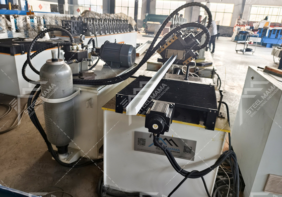 PLC อัตโนมัติโลหะ Stud และ Track Roll Forming เครื่องสําหรับการผลิต C U L T รางเพดาน