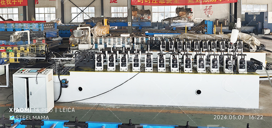 PLC อัตโนมัติโลหะ Stud และ Track Roll Forming เครื่องสําหรับการผลิต C U L T รางเพดาน