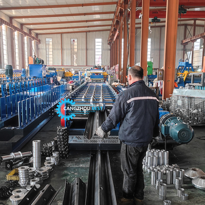 หนาเหล็ก 4 มิลลิเมตร เหล็กการเปลี่ยนแปลงอย่างรวดเร็ว 2&amp;3 คลื่น Crash Barrier Roll Forming Machine