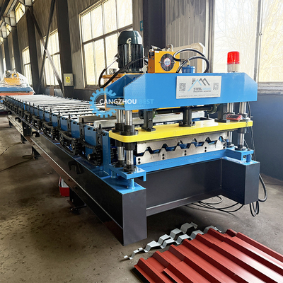 0.3-0.8mm Ibr เครื่องปั้นม้วนหลังคาโลหะที่ควบคุมโดยระบบควบคุม PLC