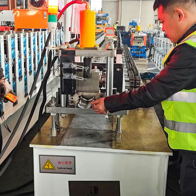 ไฮดรอลิกการตัด รอลเลอร์ชัตเตอร์ประตูเหล็ก Roll การสร้างเครื่องจักร PLC